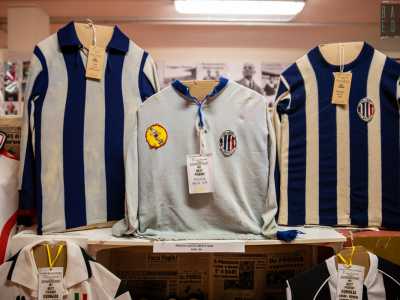 ...e divise originali di alcuni calciatori dell�epoca...